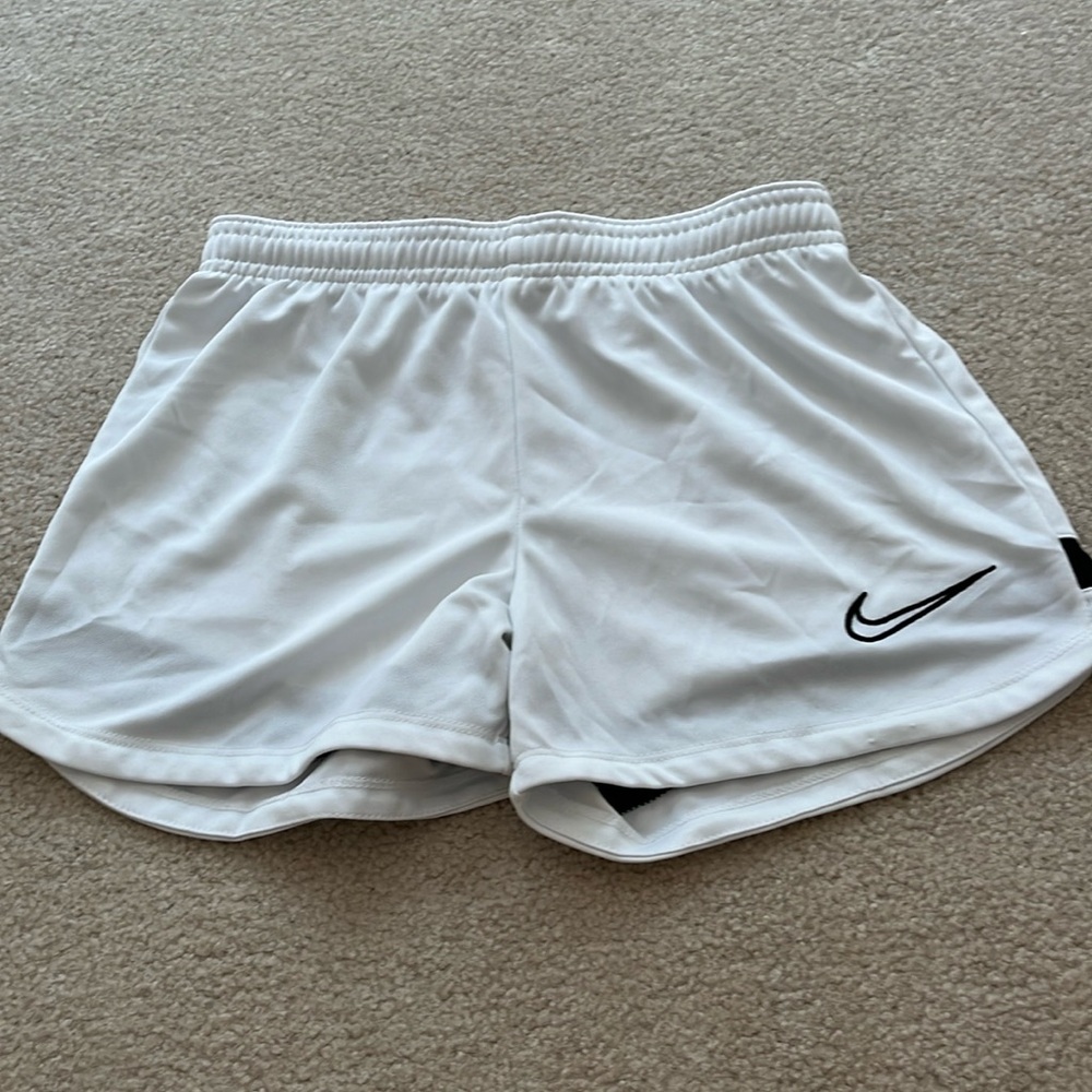 girls nike dri-fit shorts size medium
